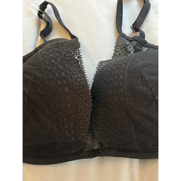 Incredible by Victoria’s Secret black plunge lace‎ bra, 34DD ￼ - Picture 2 of 4